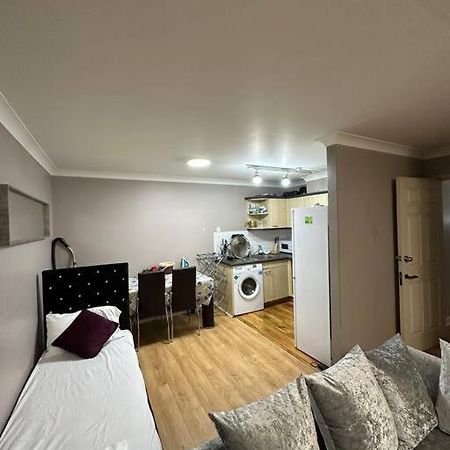 A 2 Standard Bedrooms Flat ロンドン エクステリア 写真
