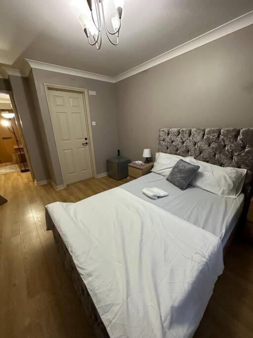 A 2 Standard Bedrooms Flat ロンドン エクステリア 写真
