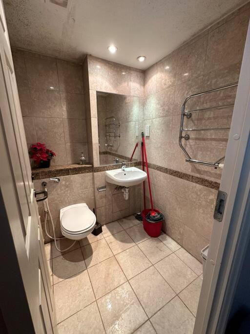 A 2 Standard Bedrooms Flat ロンドン エクステリア 写真